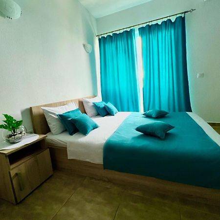 Alise Apartment Bar Bagian luar foto