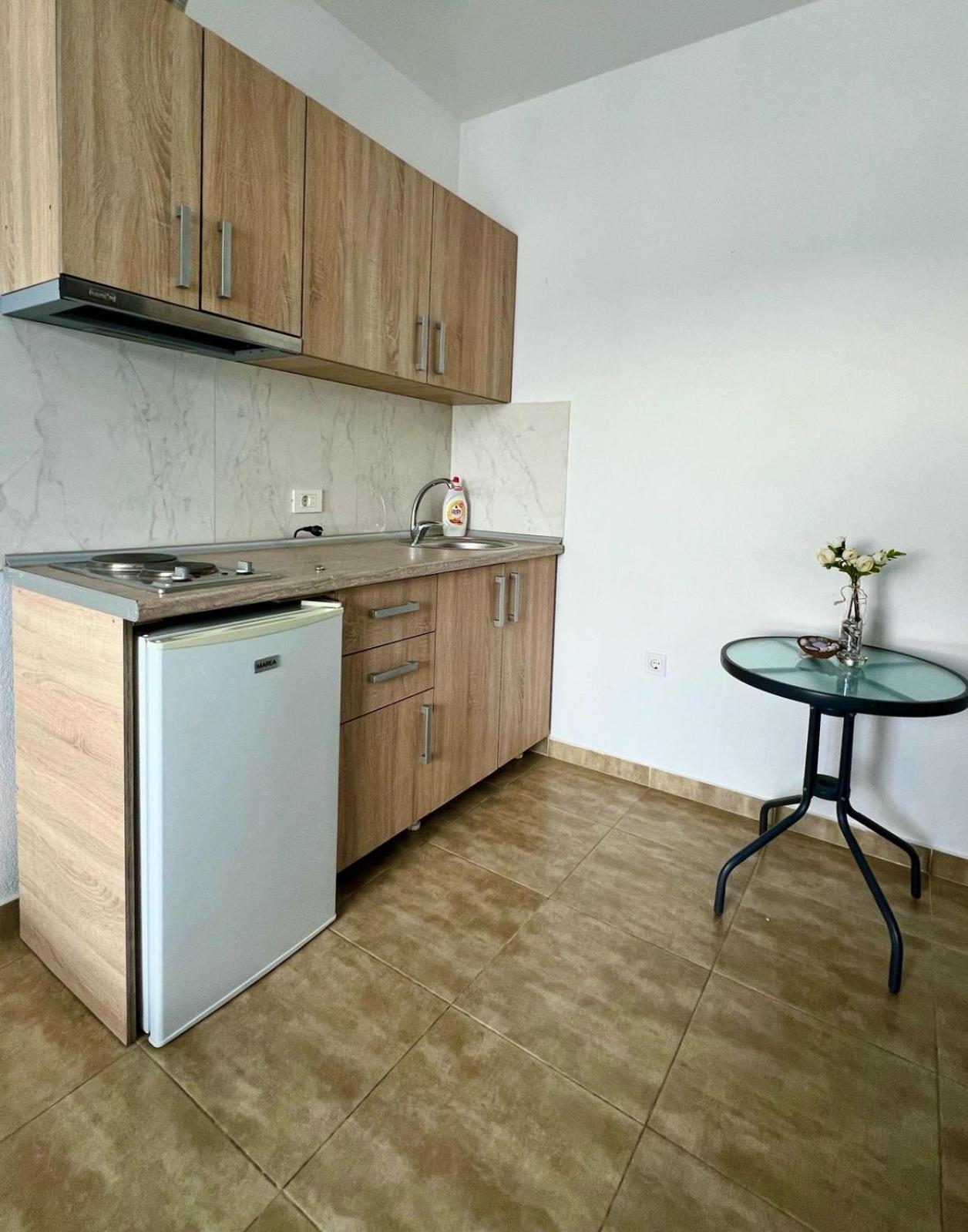 Alise Apartment Bar Bagian luar foto