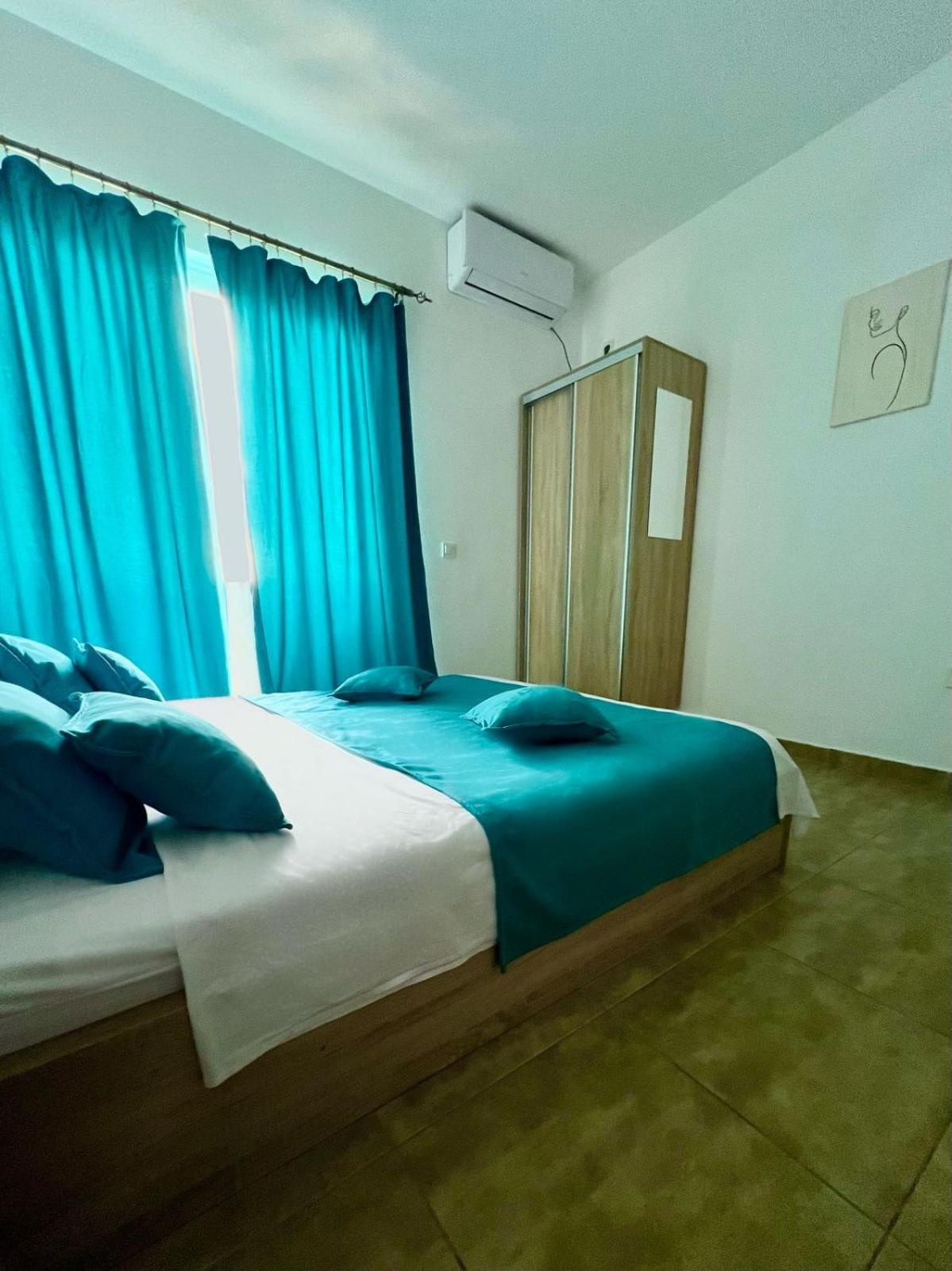 Alise Apartment Bar Bagian luar foto
