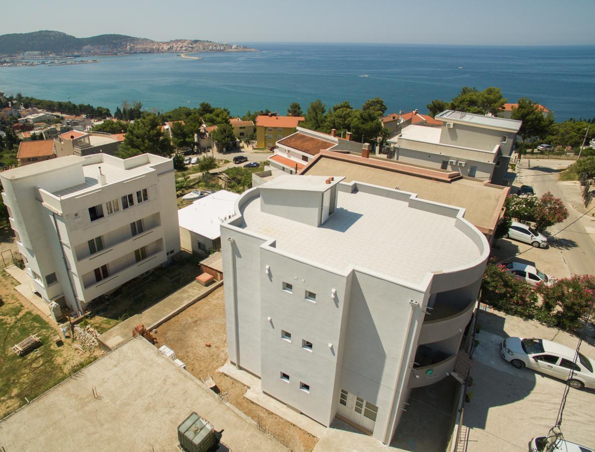Alise Apartment Bar Bagian luar foto