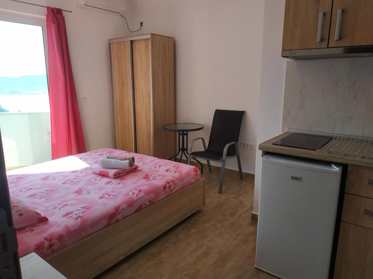 Alise Apartment Bar Bagian luar foto