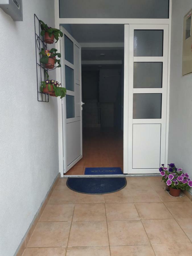Alise Apartment Bar Bagian luar foto