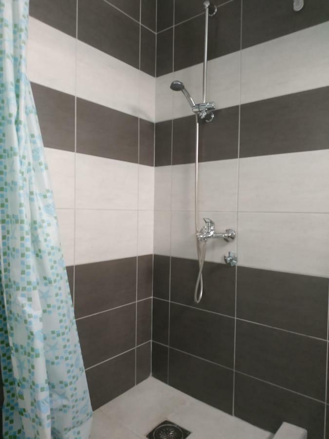 Alise Apartment Bar Bagian luar foto