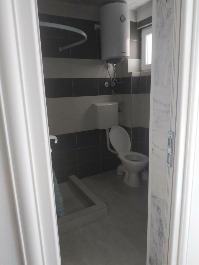 Alise Apartment Bar Bagian luar foto