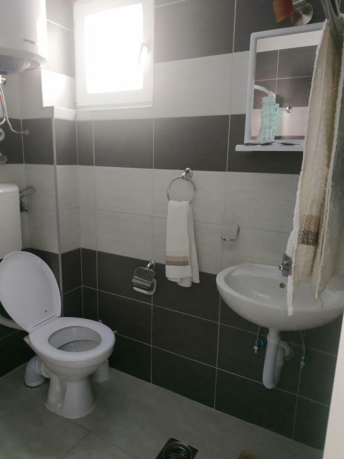 Alise Apartment Bar Bagian luar foto