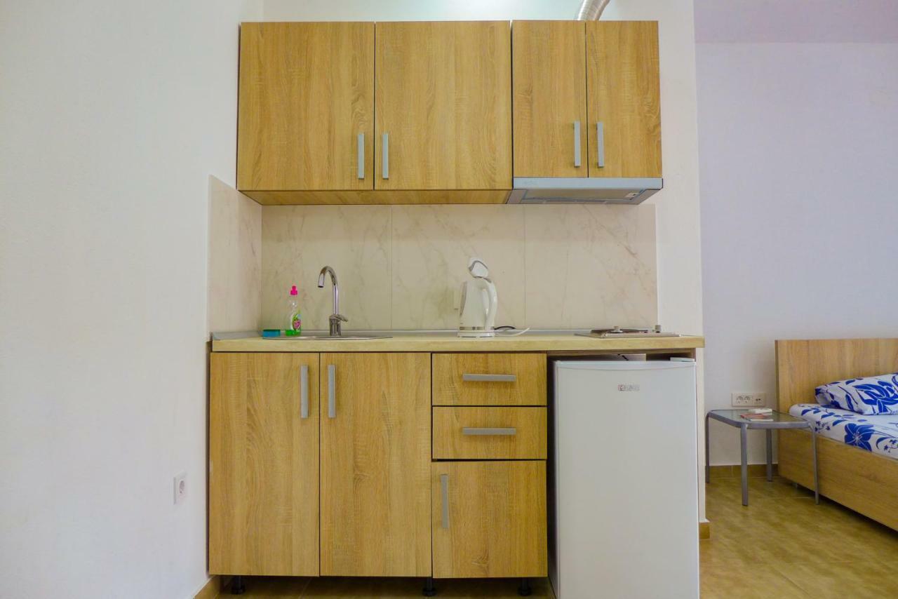 Alise Apartment Bar Bagian luar foto