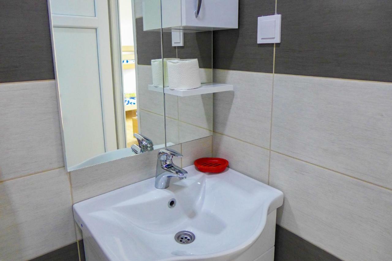 Alise Apartment Bar Bagian luar foto