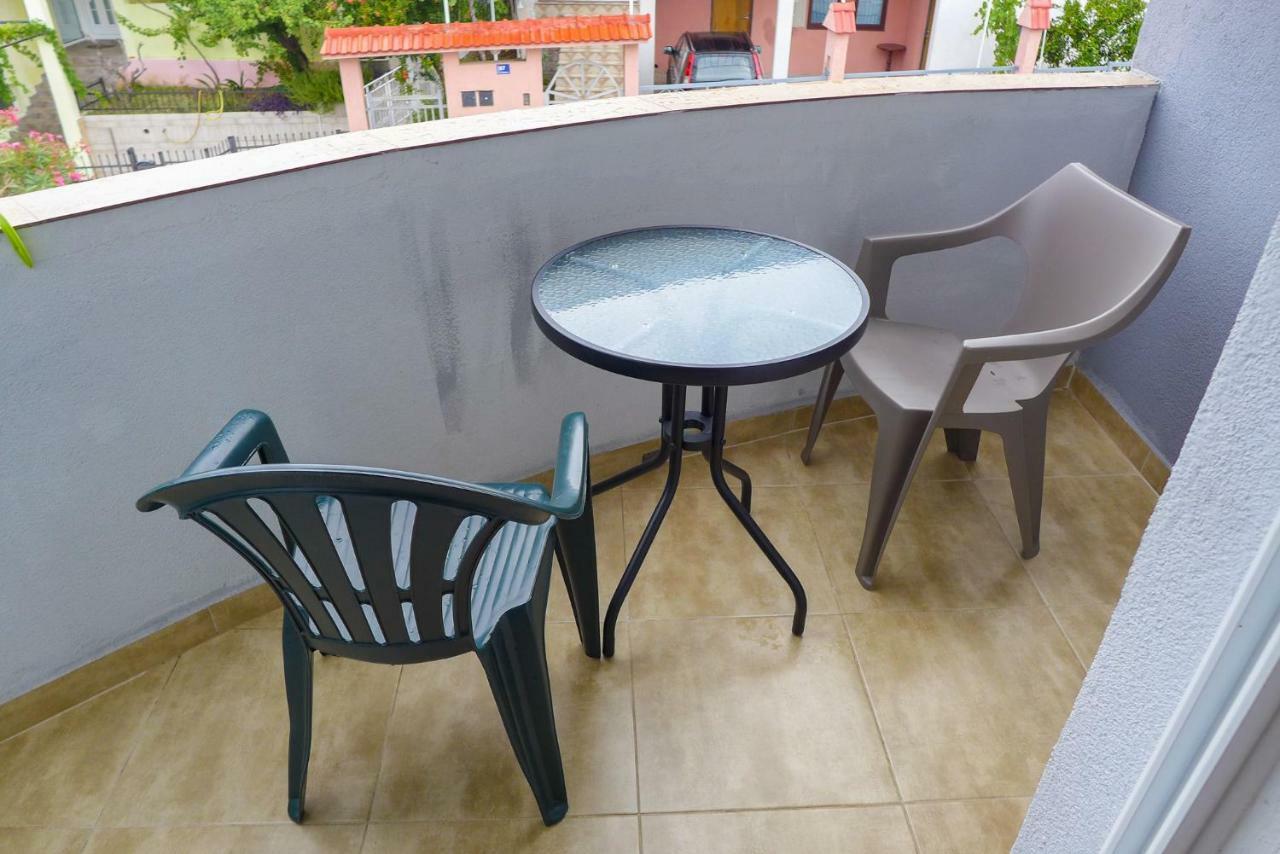 Alise Apartment Bar Bagian luar foto