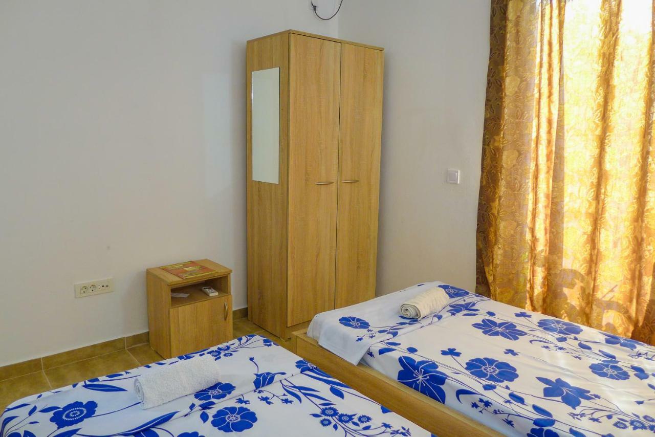 Alise Apartment Bar Bagian luar foto