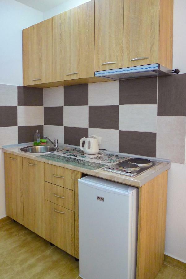 Alise Apartment Bar Bagian luar foto