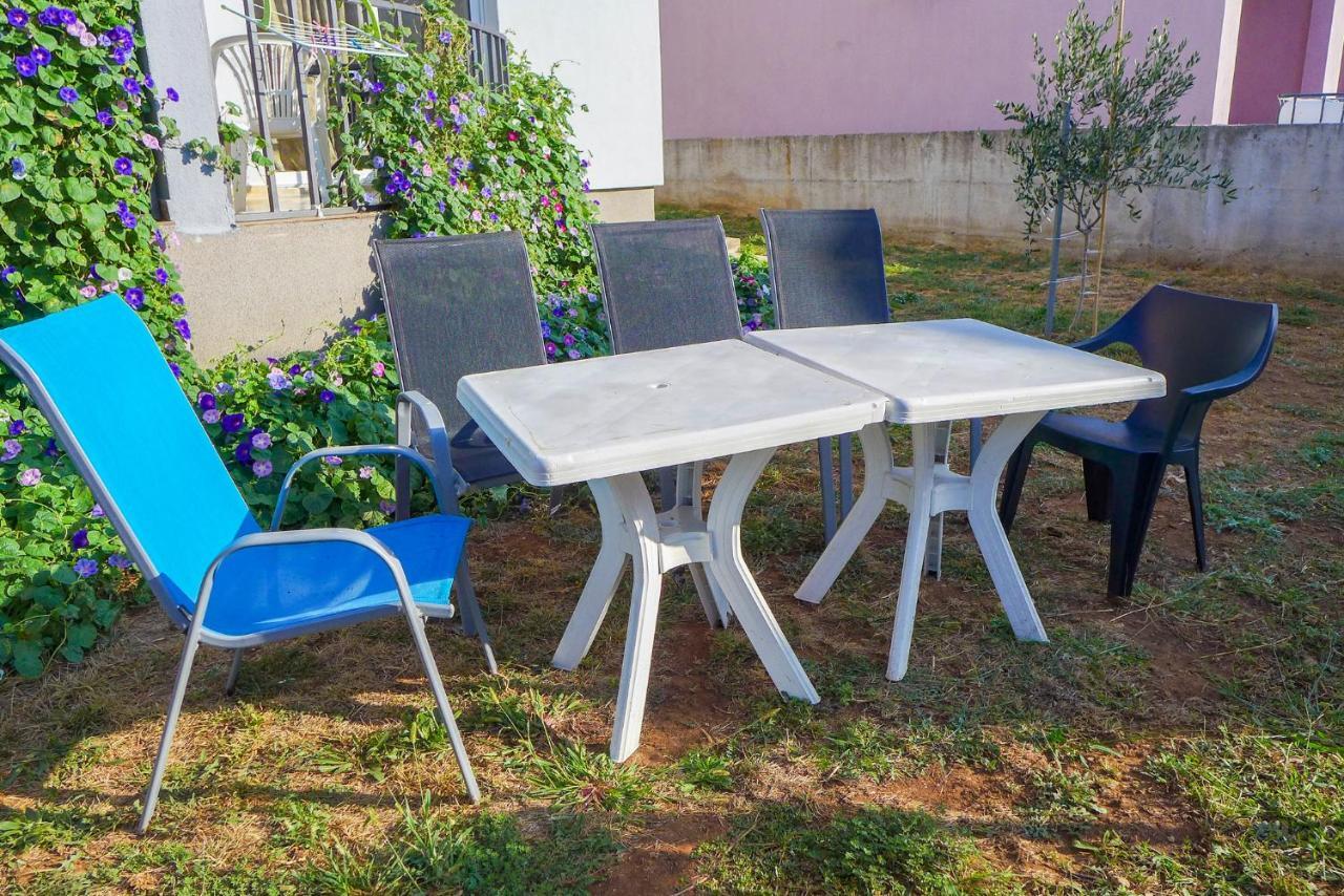 Alise Apartment Bar Bagian luar foto