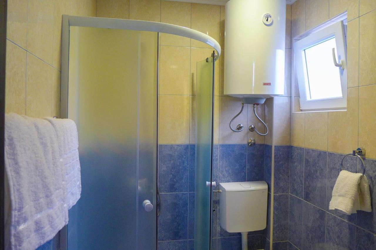 Alise Apartment Bar Bagian luar foto