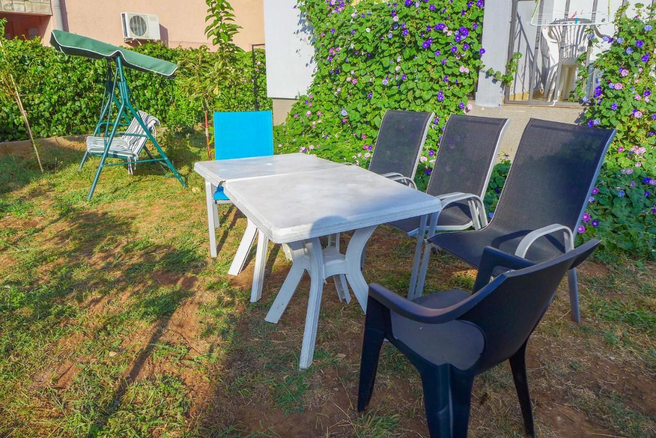 Alise Apartment Bar Bagian luar foto