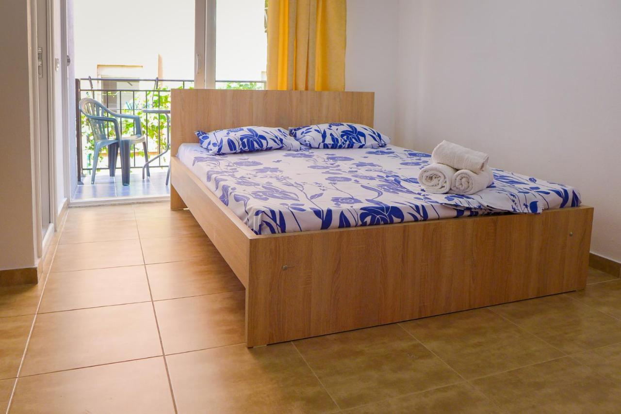 Alise Apartment Bar Bagian luar foto