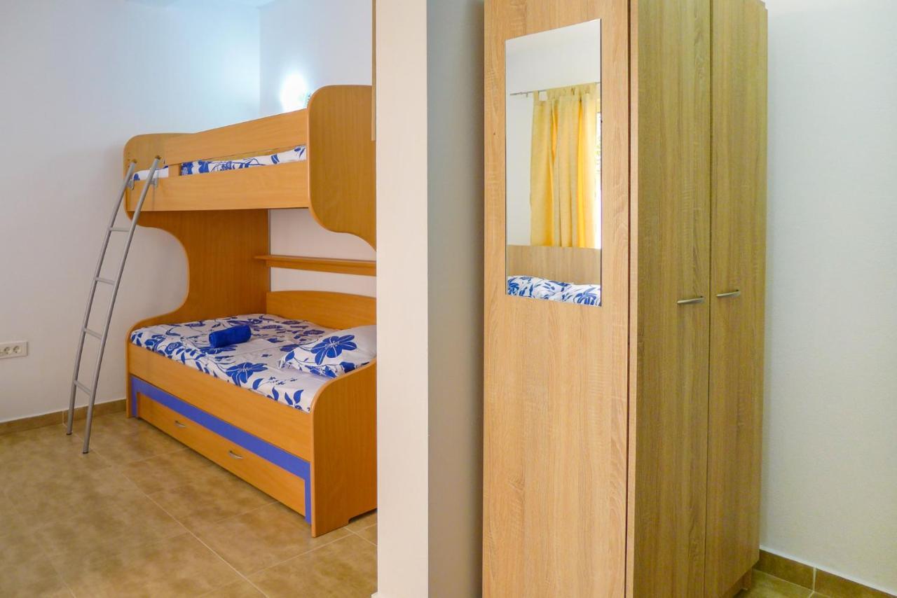 Alise Apartment Bar Bagian luar foto