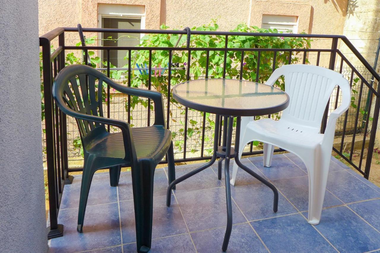 Alise Apartment Bar Bagian luar foto