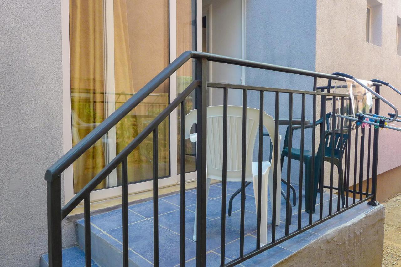 Alise Apartment Bar Bagian luar foto